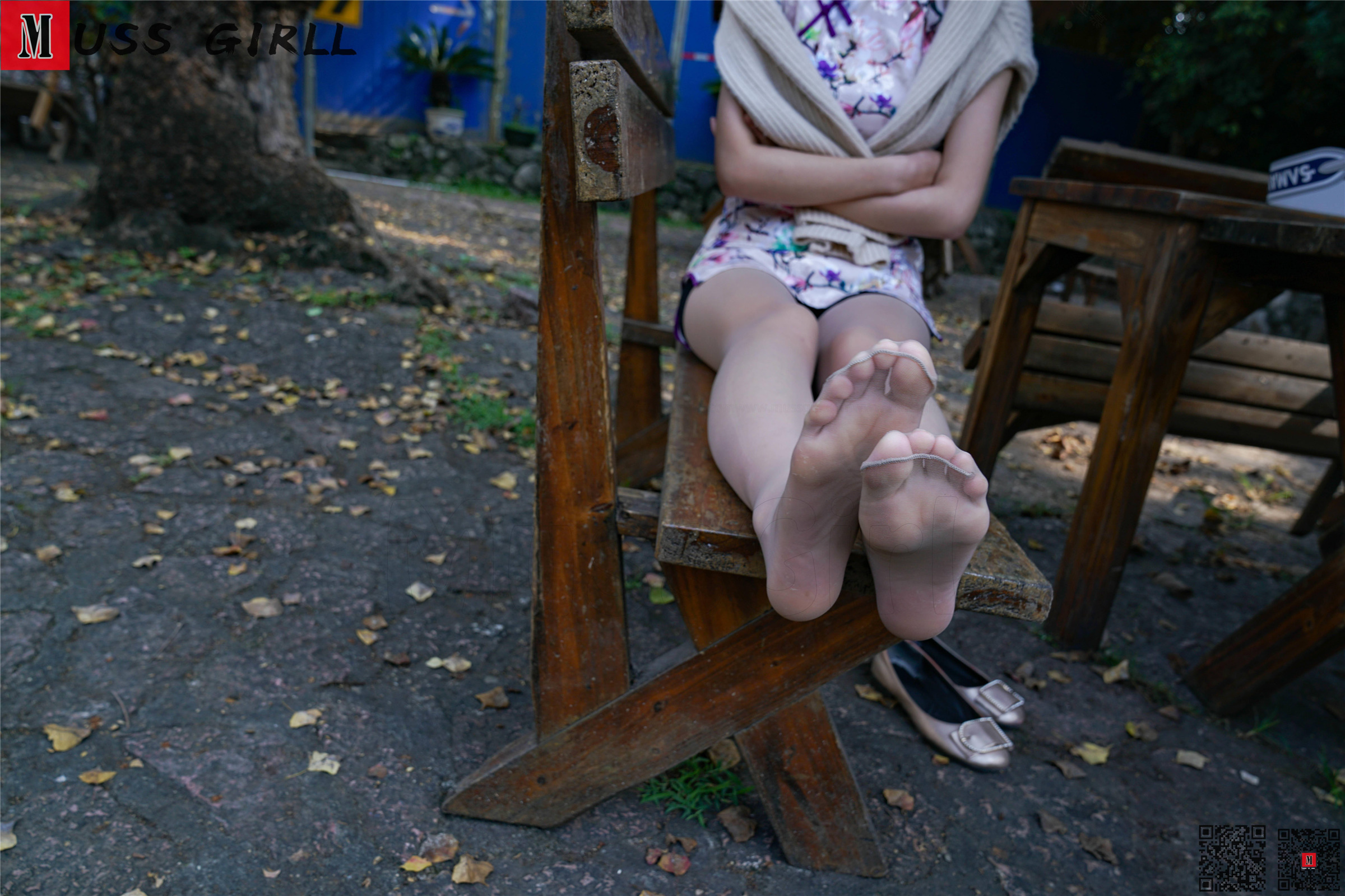 MussGirl慕丝女郎  NO.157 公园凉亭碎花旗袍